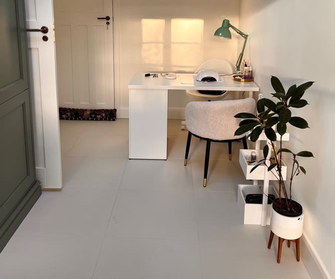 arch nail studio photo